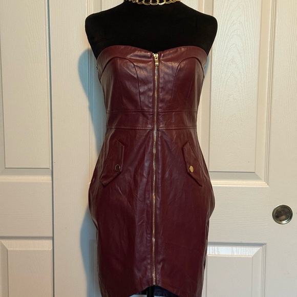 Elegant Burgundy Strapless Mini Dress - Picture 5 of 6